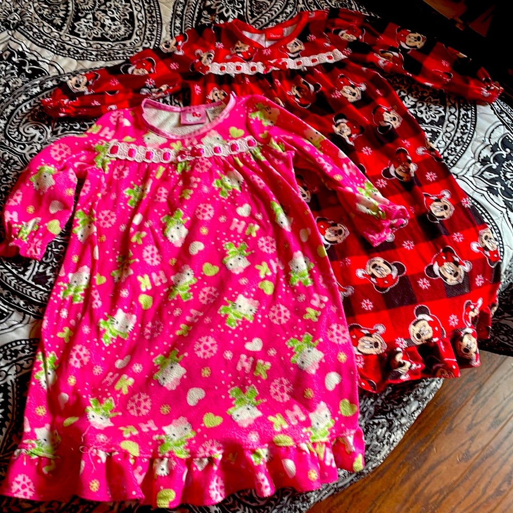 2 toddler night gowns